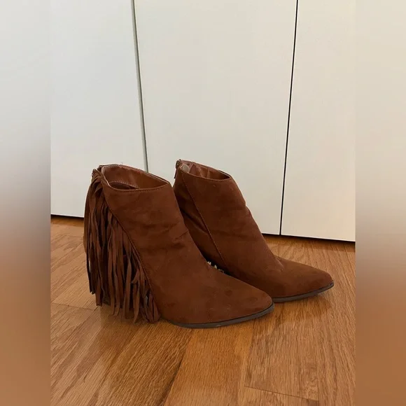 Qupid. Brown Suede Fringe Boots. Size 10. - Picture 3 of 9